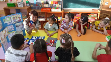 Правила дорожные детям знать положено Правила дорожные детям знать положено.